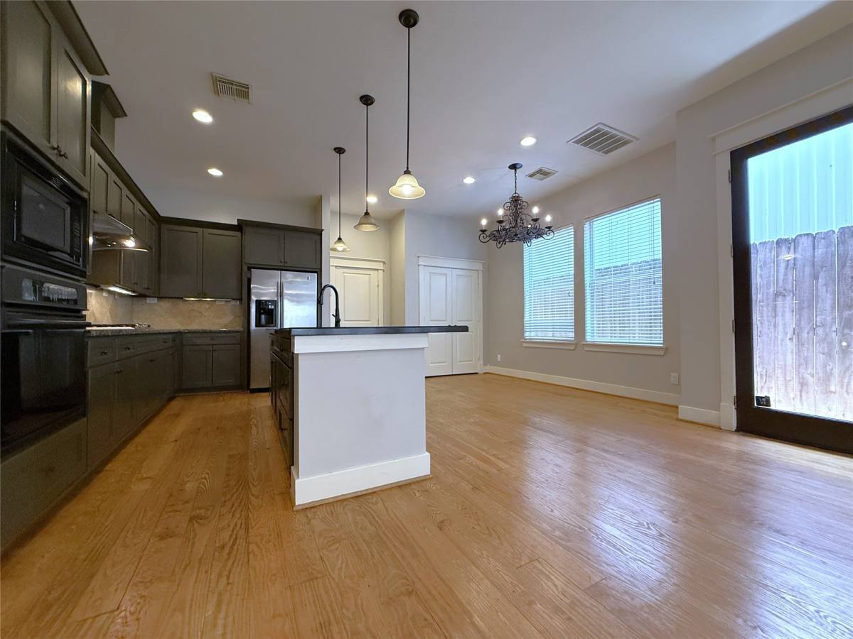 Apartment for rent at 5237 Center St, Houston, TX 77007