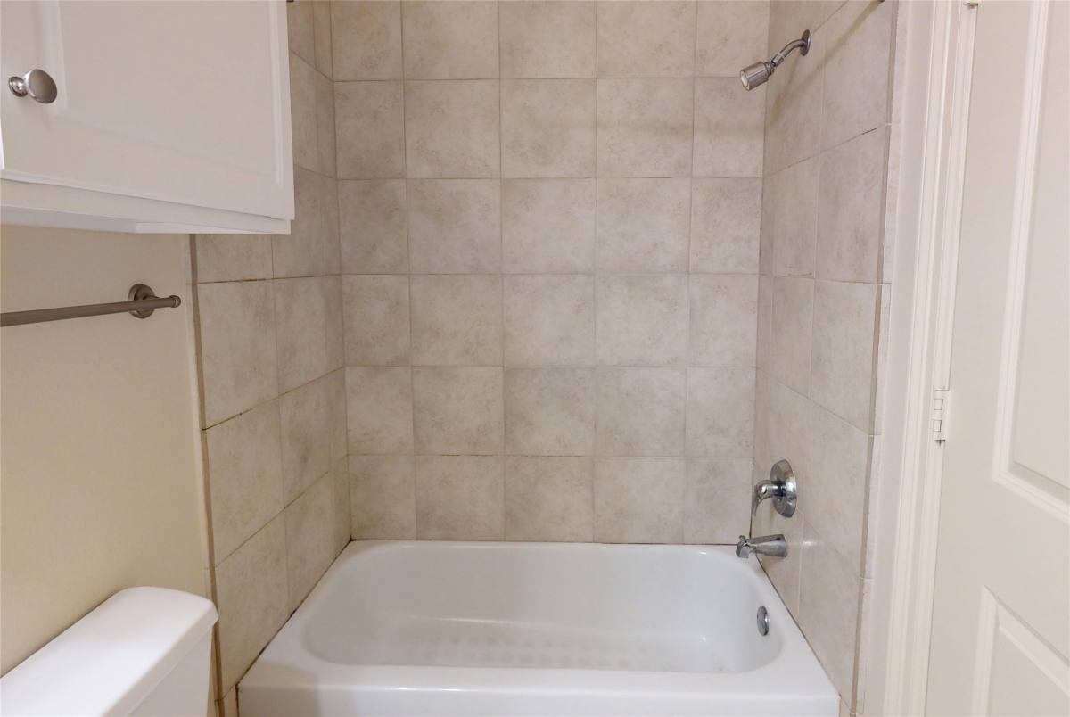 Townhouse for rent at 5914 Center St, Houston, TX 77007