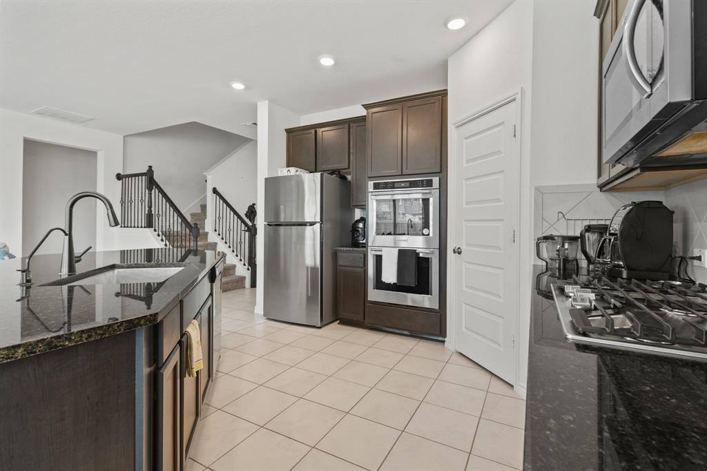 Apartment for rent at 925 W Dr #925, Aubrey, TX 76227