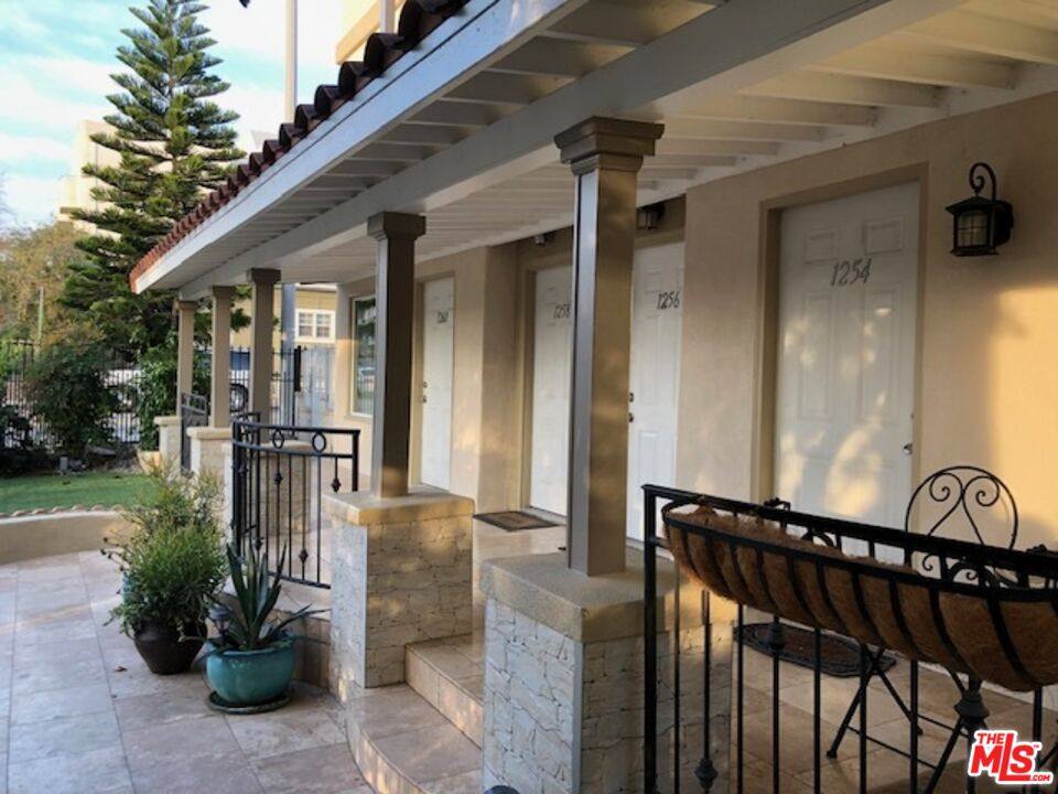 Apartment for rent at 1258 N Detroit St, Los Angeles, CA 90046