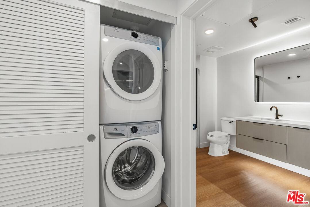 Apartment for rent at 10601 Washington Blvd #405, Culver City, CA 90232