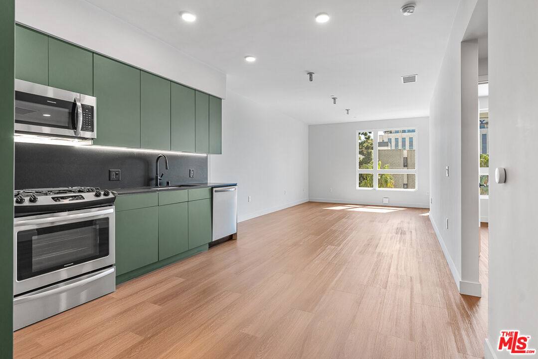 Apartment for rent at 10601 Washington Blvd #405, Culver City, CA 90232