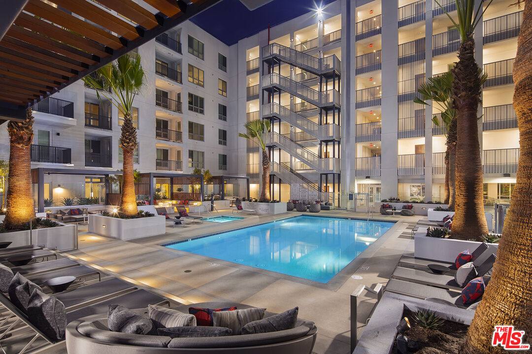 Apartment for rent at 10601 Washington Blvd #405, Culver City, CA 90232