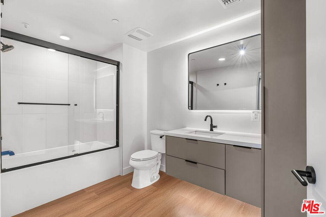 Apartment for rent at 10601 Washington Blvd #405, Culver City, CA 90232