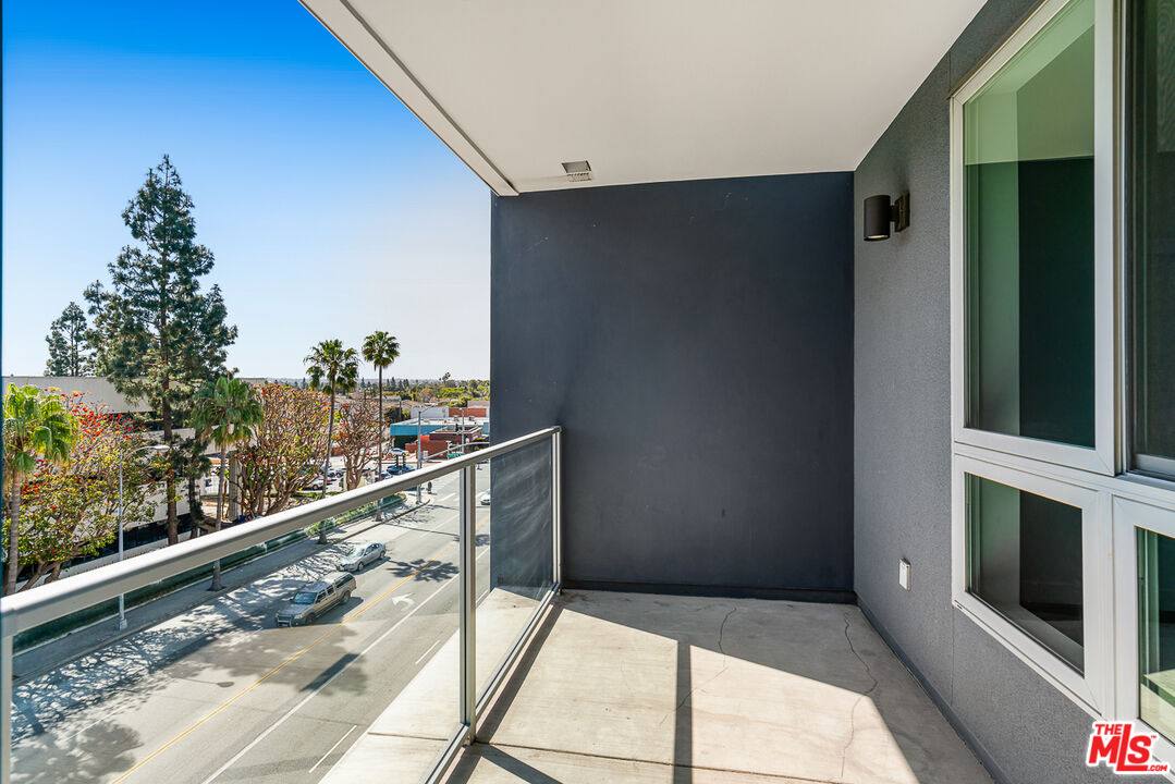 Apartment for rent at 10601 Washington Blvd #405, Culver City, CA 90232