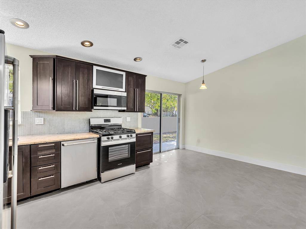 13400 NW 5th Court, Fort Lauderdale, FL 33325 - Apartment For Rent - Image 9