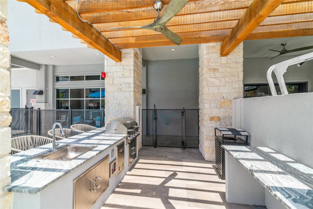 Apartment for rent at 28328-112 Birnham Woods Dr, Spring, TX 77386