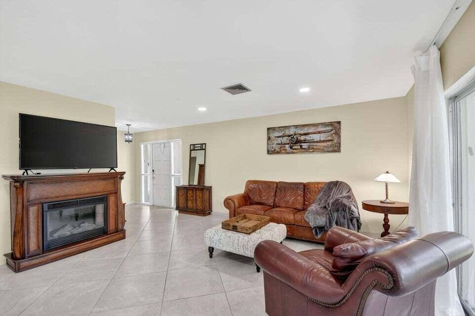 Condo for rent at 324 Orange Tree Dr #324-5, Lake Worth, FL 33462