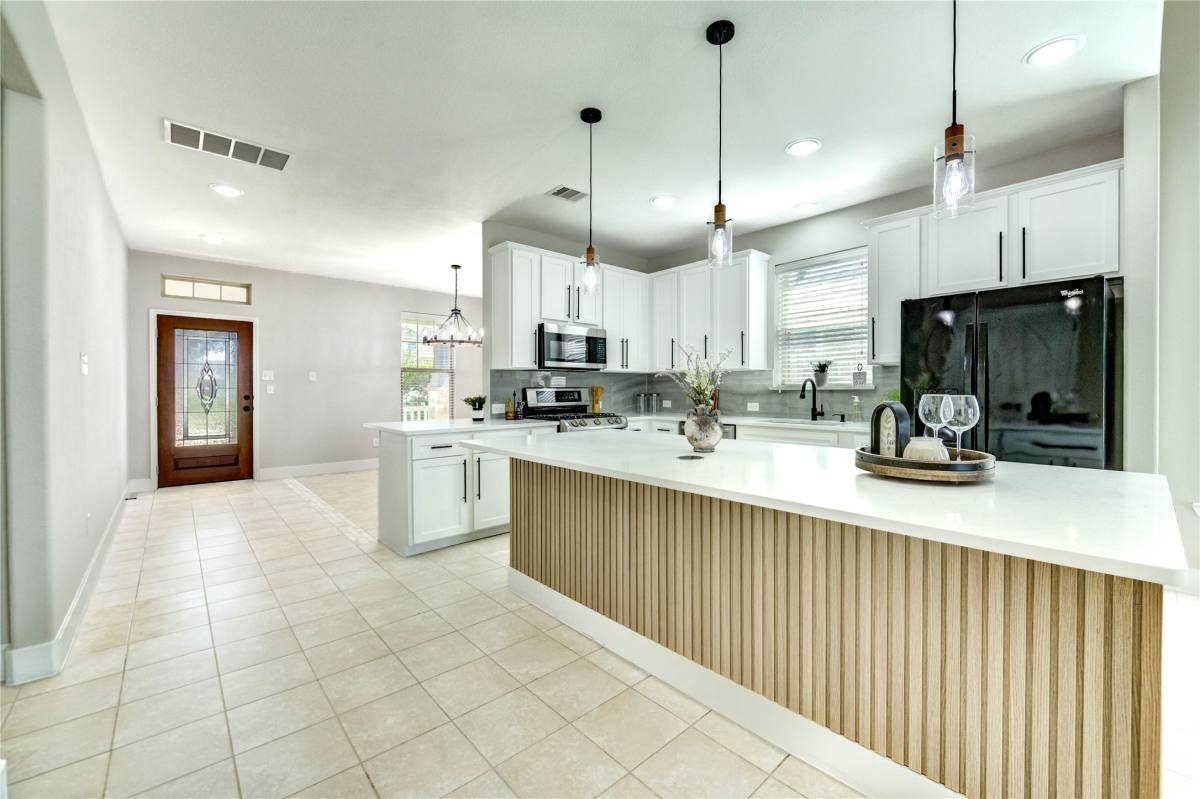 Apartment for rent at 5435 Baronet Dr, Katy, TX 77493