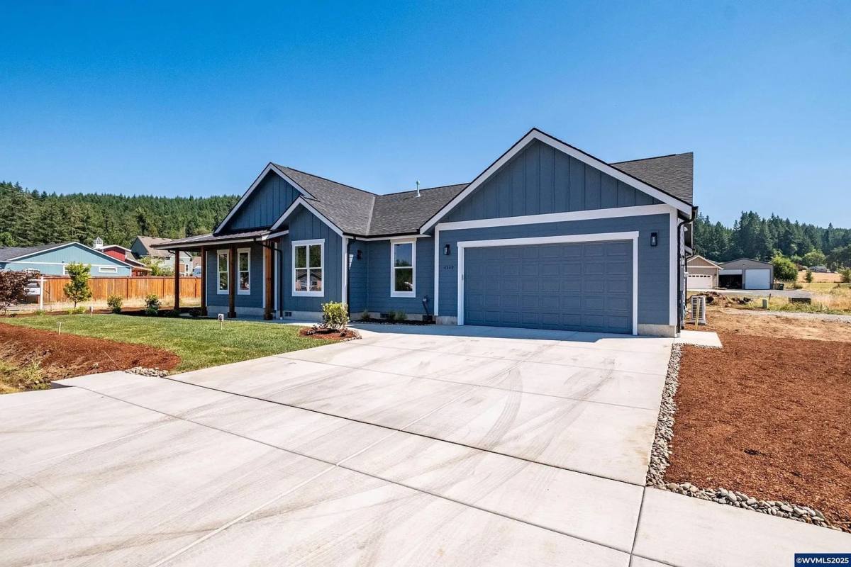 House for rent at 4549 Kalmia St, Sweet Home, OR 97386