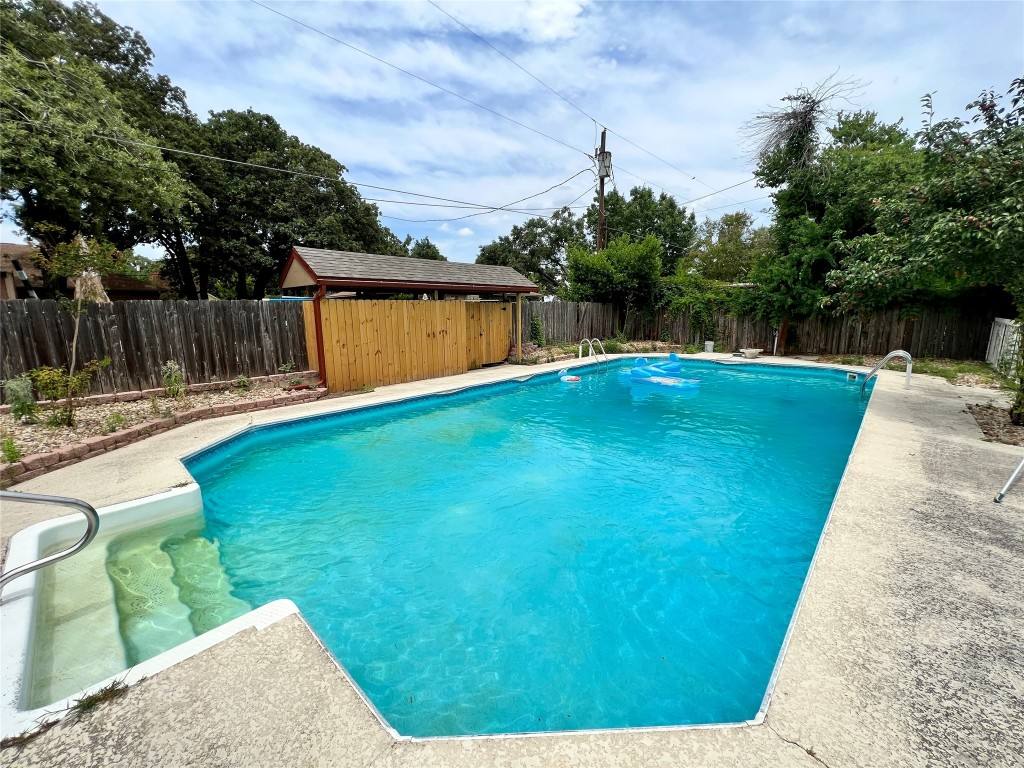 Apartment for rent at 1602 Yokley Rd, Rockdale, TX 76567
