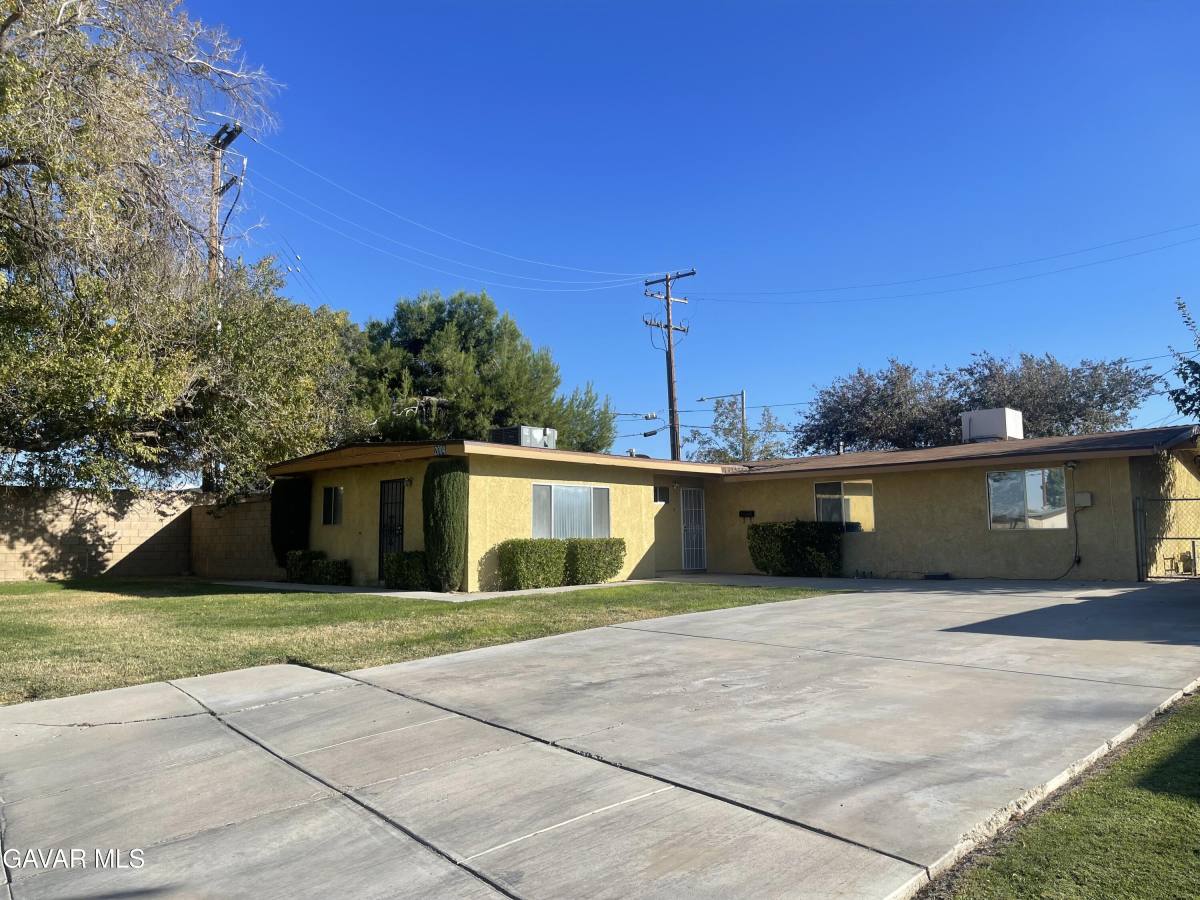 Condo for rent at 2004 Oldfield St #2004B, Lancaster, CA 93536