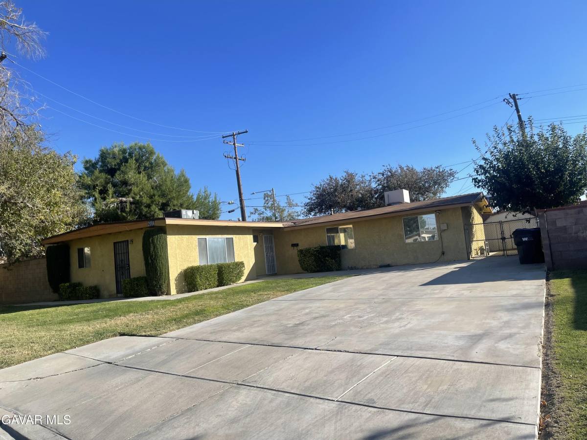 Condo for rent at 2004 Oldfield St #2004B, Lancaster, CA 93536