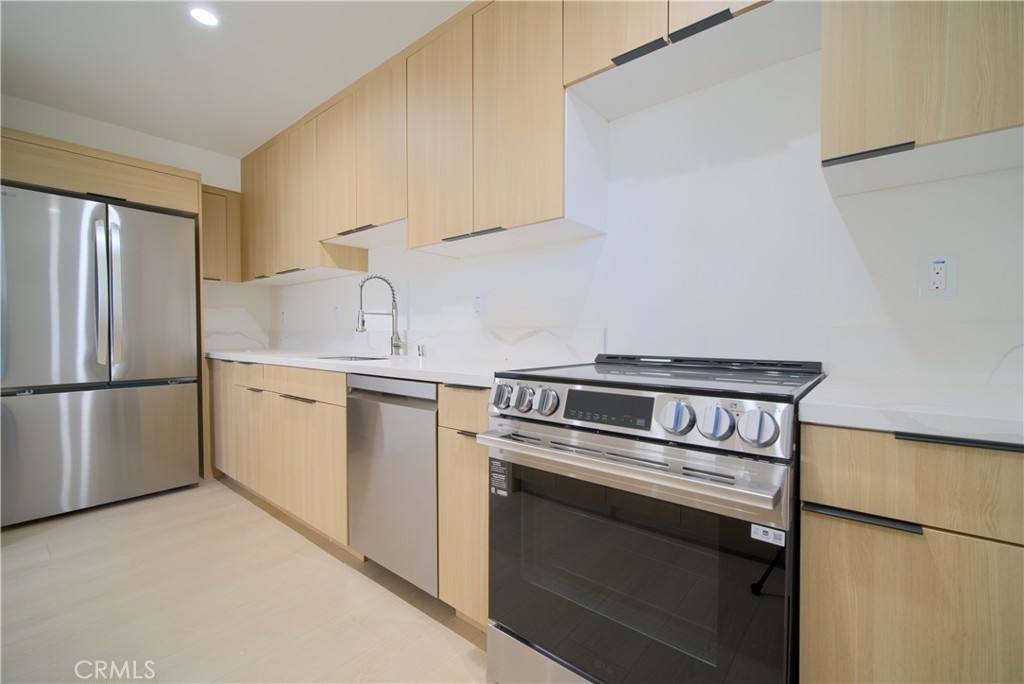 Townhouse for rent at 257 S Ave 54 #2571 2, Los Angeles, CA 90042
