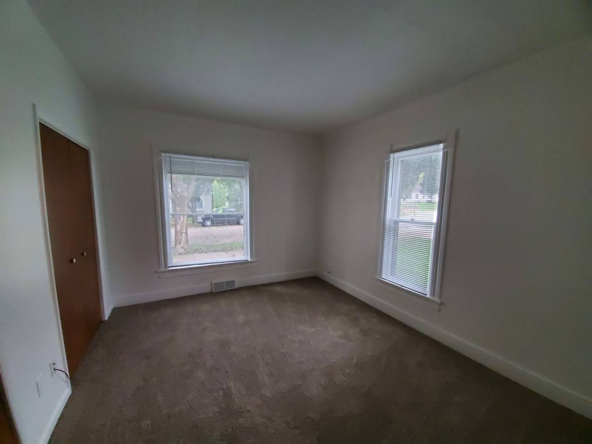 Apartment for rent at 2115 Walnut St, Cedar Falls, IA 50613