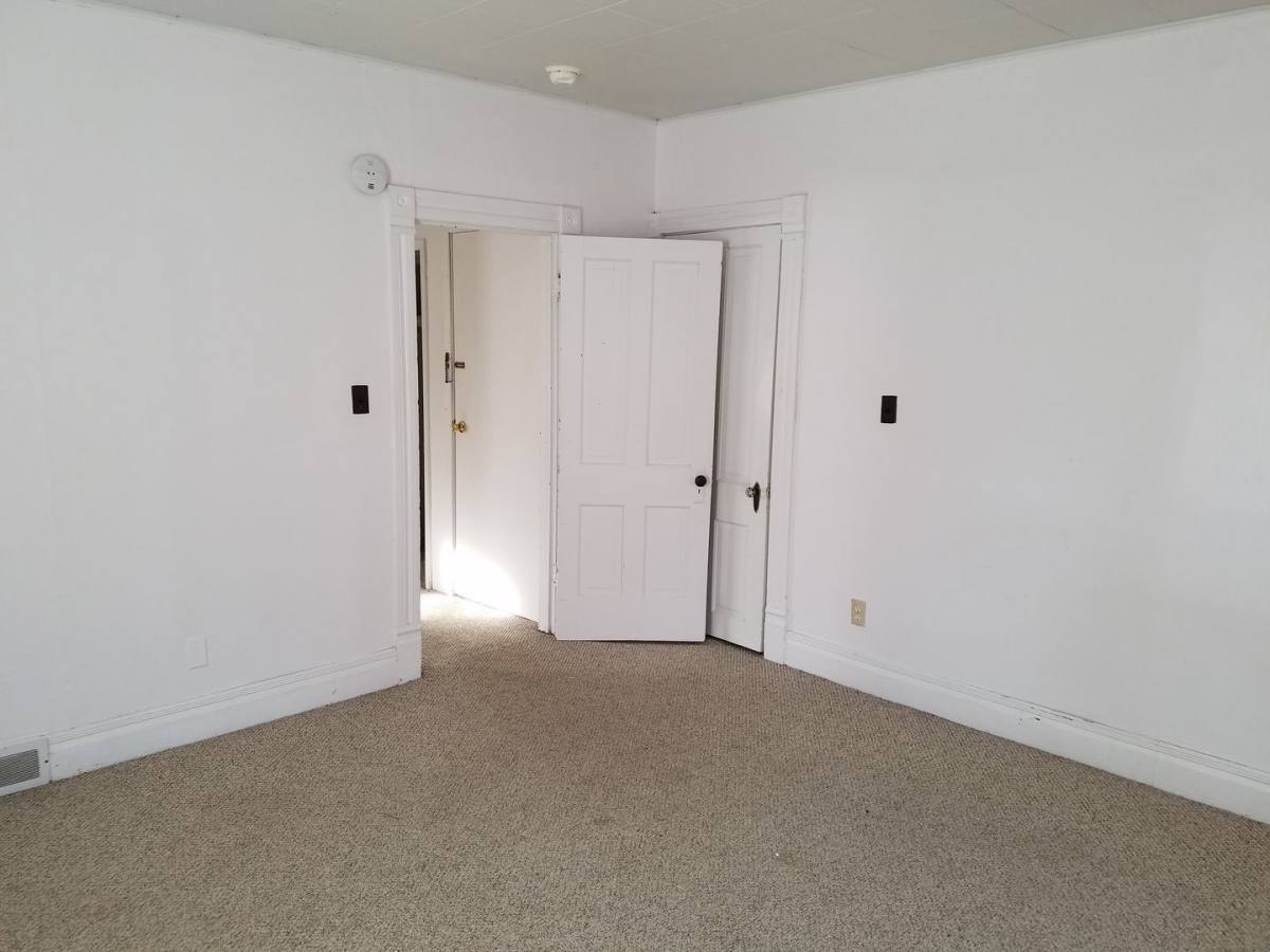 Apartment for rent at 2115 Walnut St, Cedar Falls, IA 50613