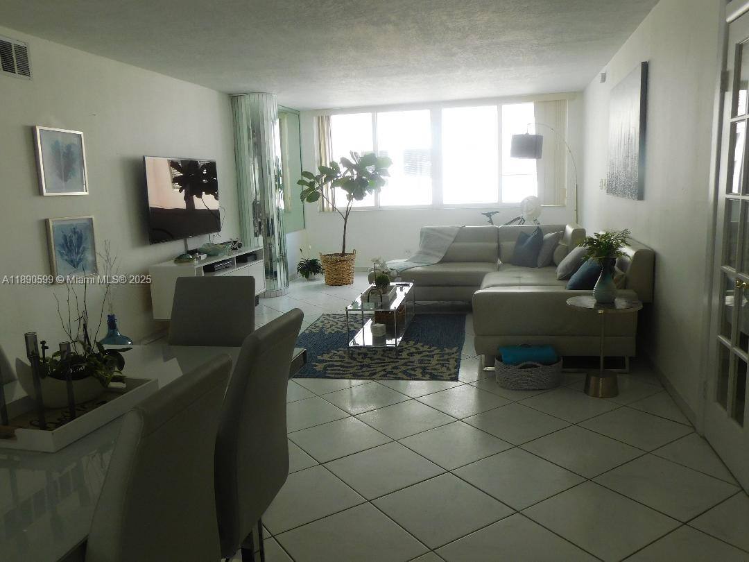Apartment for rent at 5005 Collins Ave #322, Miami Beach, FL 33140