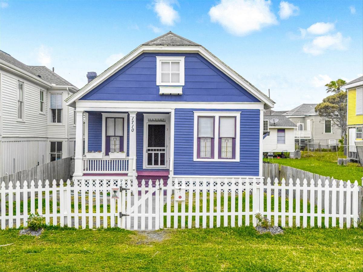 Apartment for rent at 1710 Ave O, Galveston, TX 77550