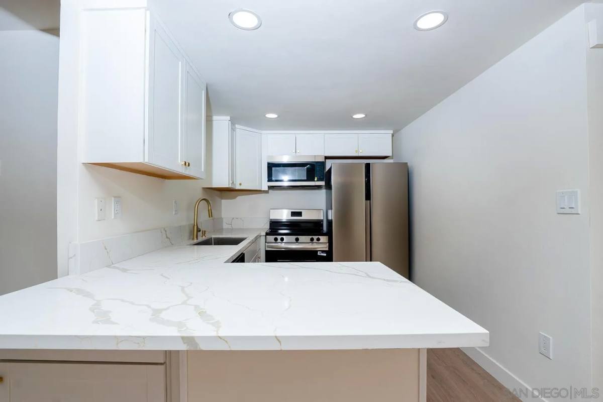 Apartment for rent at 2500 Torrey Pines #119, La Jolla, CA 92037