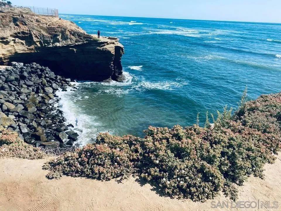 Apartment for rent at 2500 Torrey Pines #119, La Jolla, CA 92037