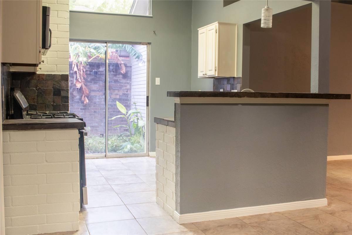 Apartment for rent at 13106 Hollowcreek Park Dr, Houston, TX 77082