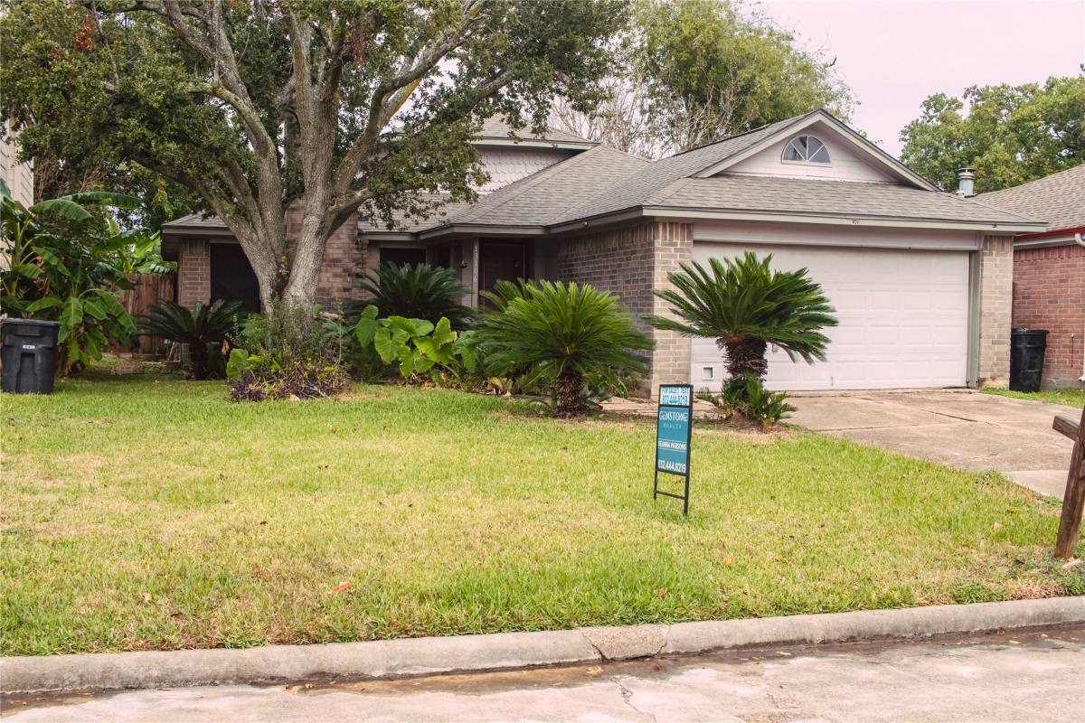 Apartment for rent at 13106 Hollowcreek Park Dr, Houston, TX 77082