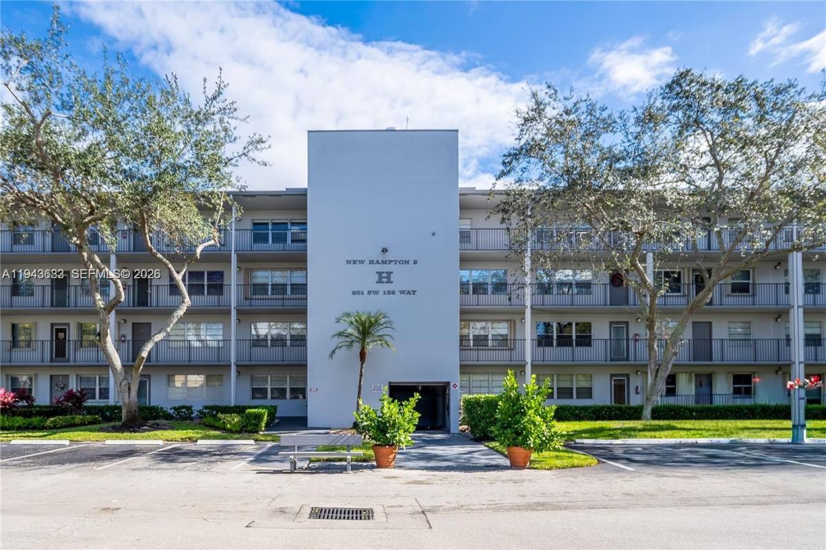 Apartment for rent at 251 SW 132nd Way #251117H, Hollywood, FL 33027
