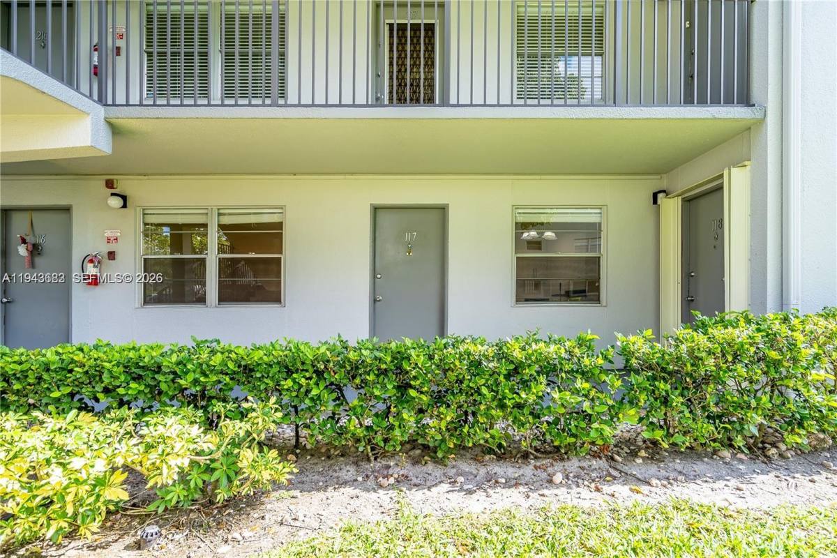 Apartment for rent at 251 SW 132nd Way #251117H, Hollywood, FL 33027