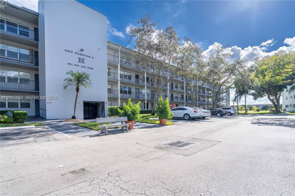 Apartment for rent at 251 SW 132nd Way #251117H, Hollywood, FL 33027