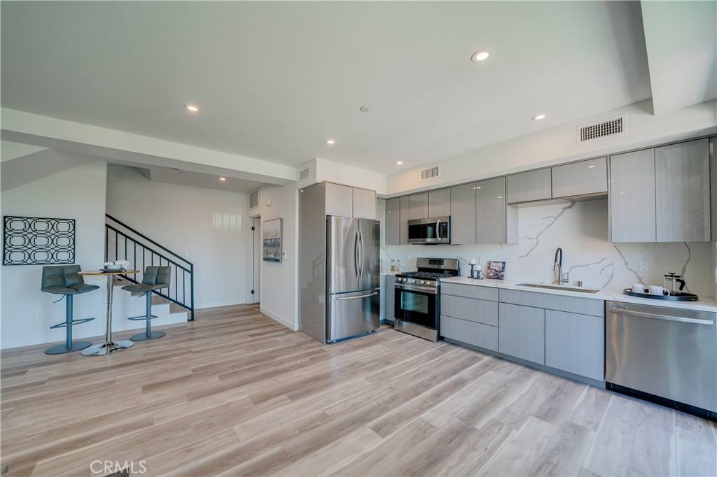 Townhouse for rent at 7018 Alabama Ave #301, Canoga Park, CA 91303