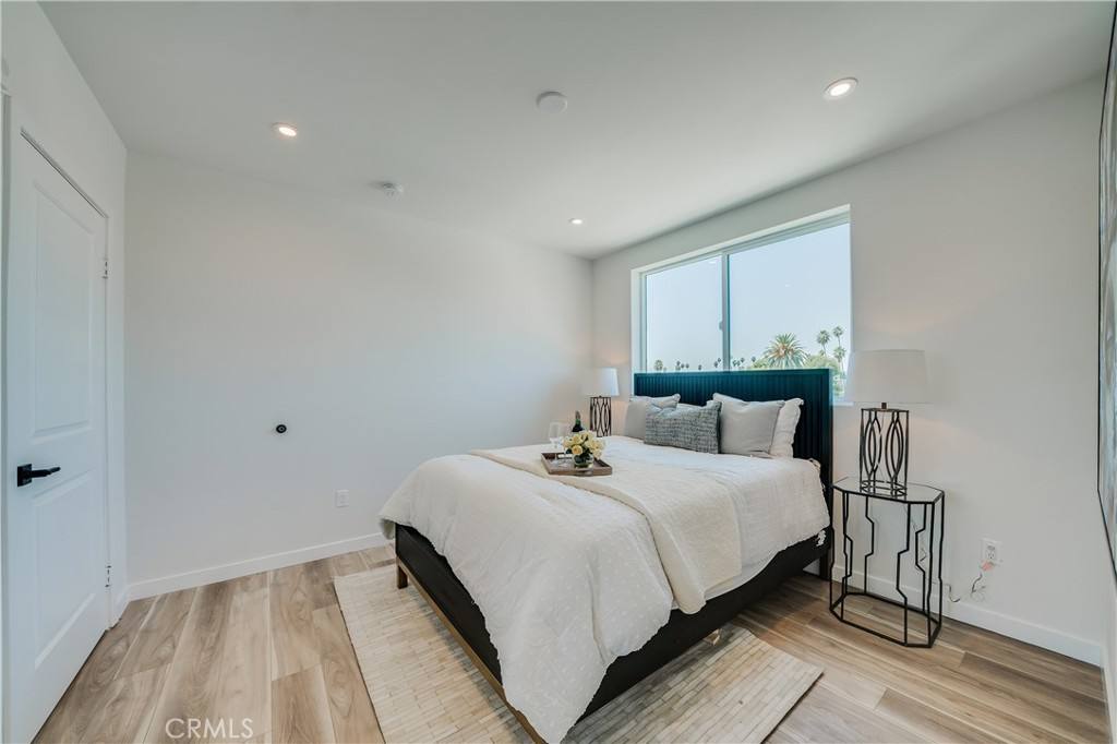 Townhouse for rent at 7018 Alabama Ave #301, Canoga Park, CA 91303