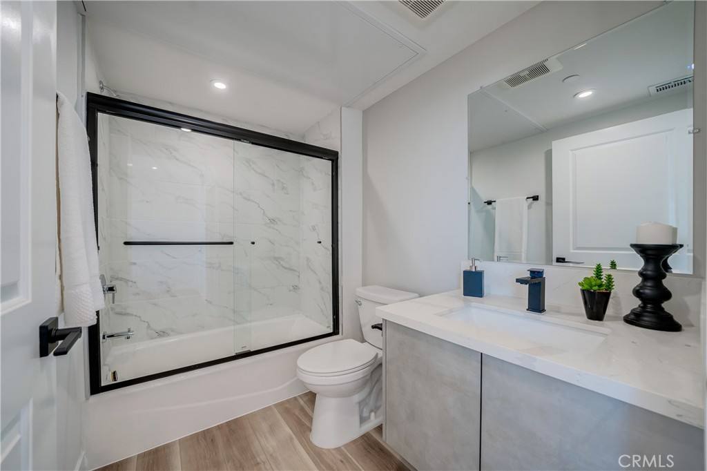 Townhouse for rent at 7018 Alabama Ave #301, Canoga Park, CA 91303