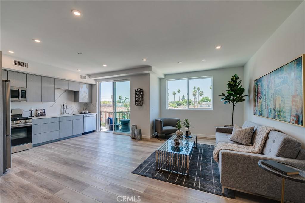 Townhouse for rent at 7018 Alabama Ave #301, Canoga Park, CA 91303