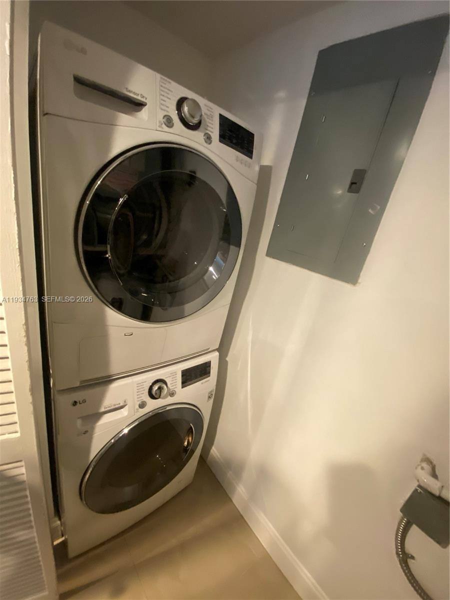 Condo for rent at 120 Lakeview Dr #314, Fort Lauderdale, FL 33326