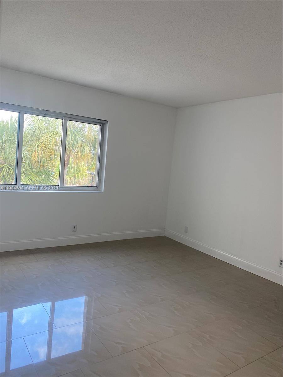 Condo for rent at 120 Lakeview Dr #314, Fort Lauderdale, FL 33326