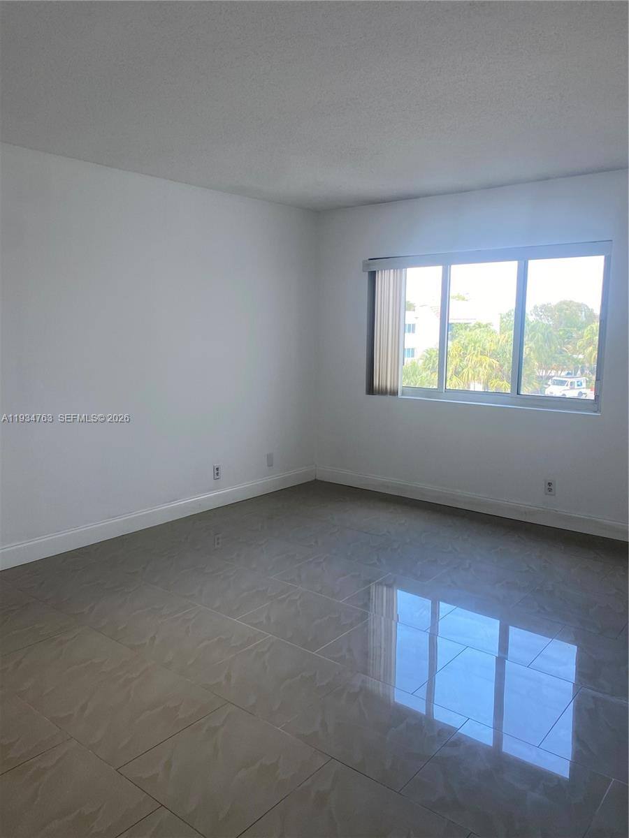 Condo for rent at 120 Lakeview Dr #314, Fort Lauderdale, FL 33326