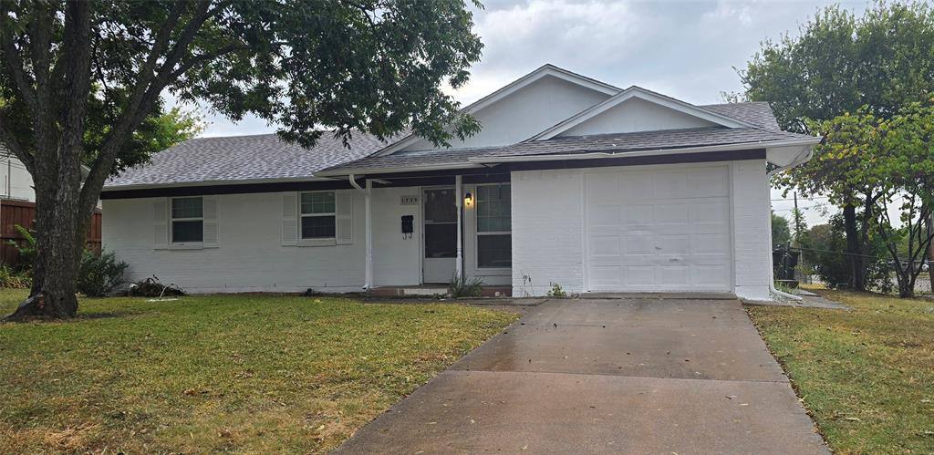 Apartment for rent at 1729 Sherrye Dr, Plano, TX 75074