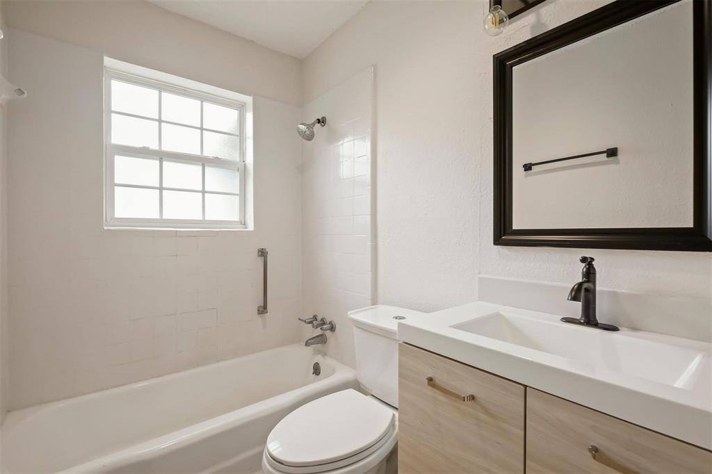 Apartment for rent at 1729 Sherrye Dr, Plano, TX 75074