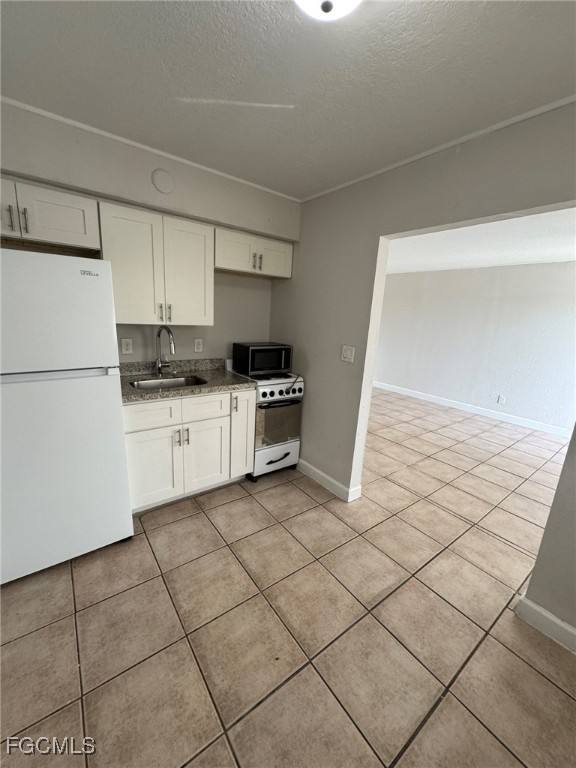 Apartment for rent at 2452 Stella St #204, Fort Myers, FL 33901