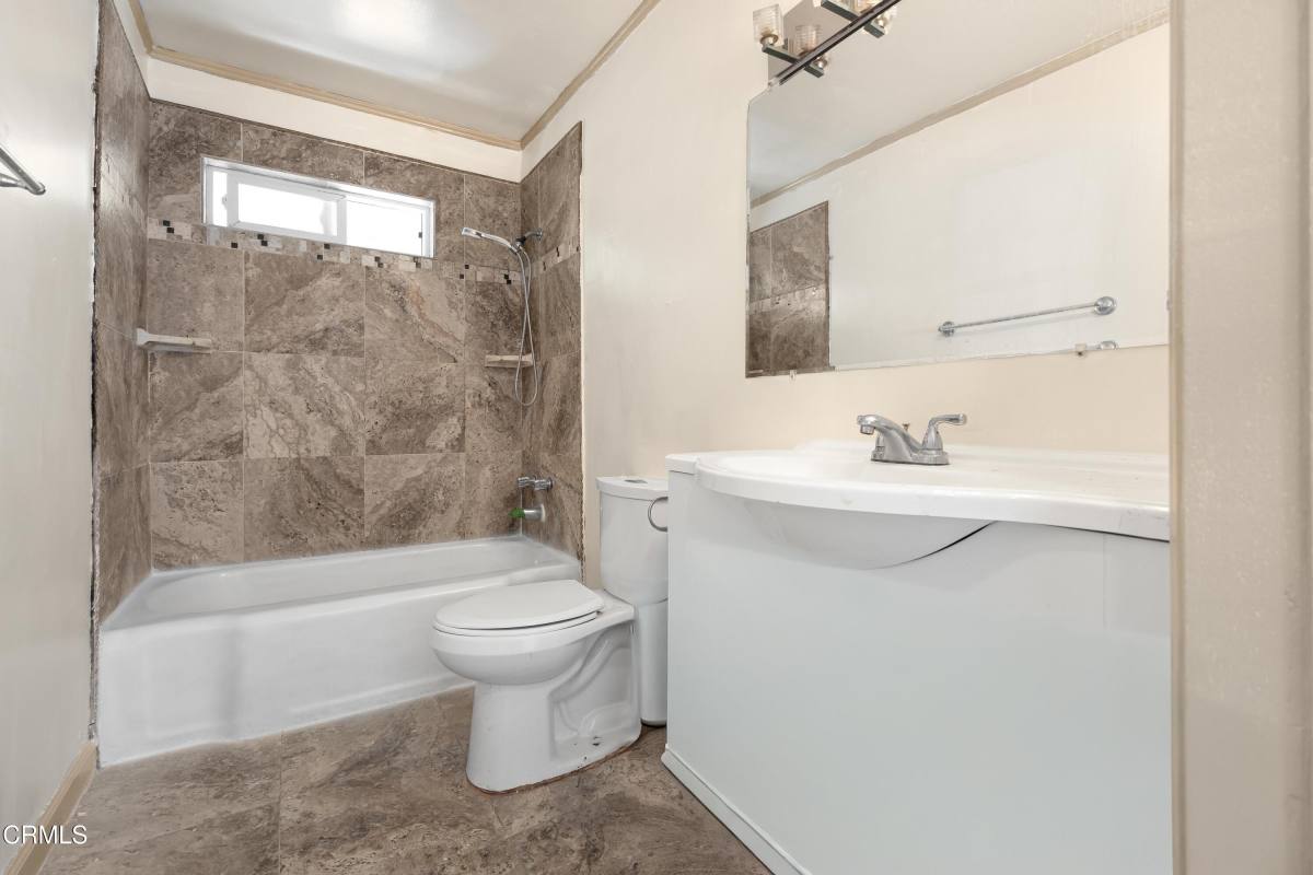 Apartment for rent at 3412 Barham Blvd, Los Angeles, CA 90068