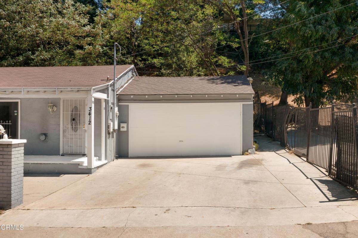 Apartment for rent at 3412 Barham Blvd, Los Angeles, CA 90068
