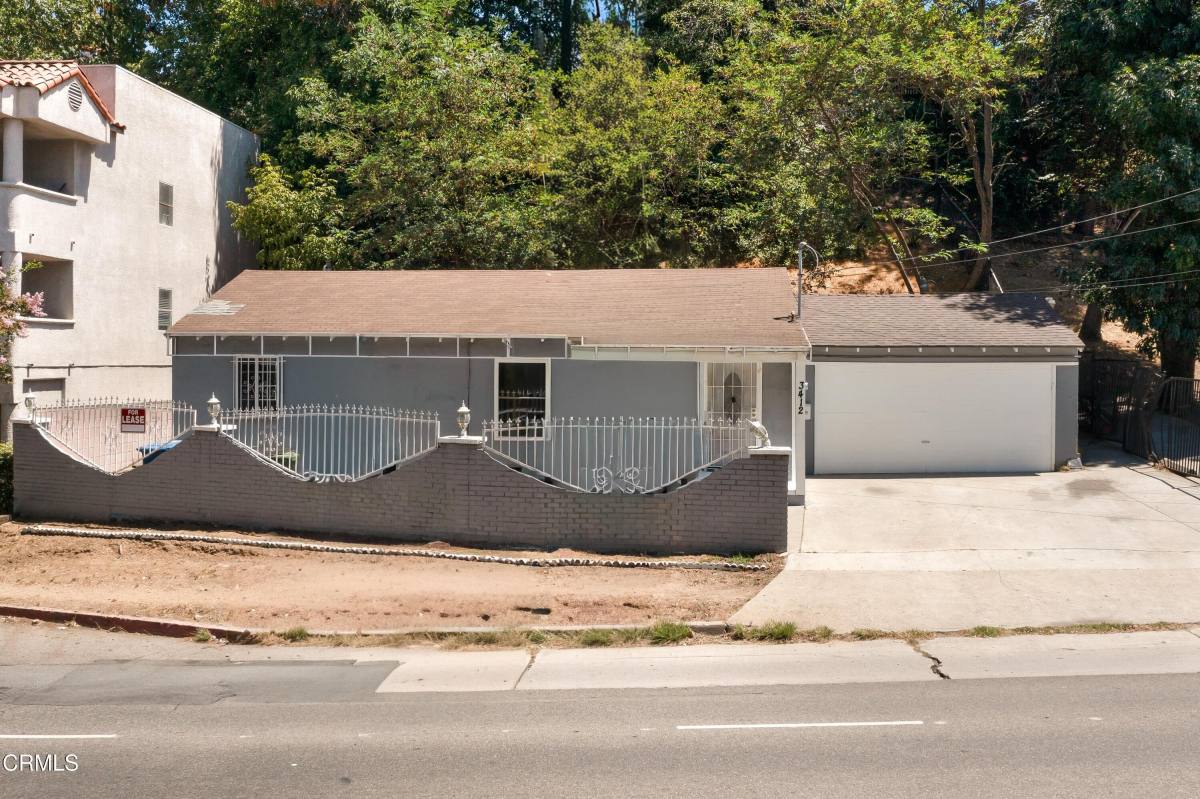 Apartment for rent at 3412 Barham Blvd, Los Angeles, CA 90068