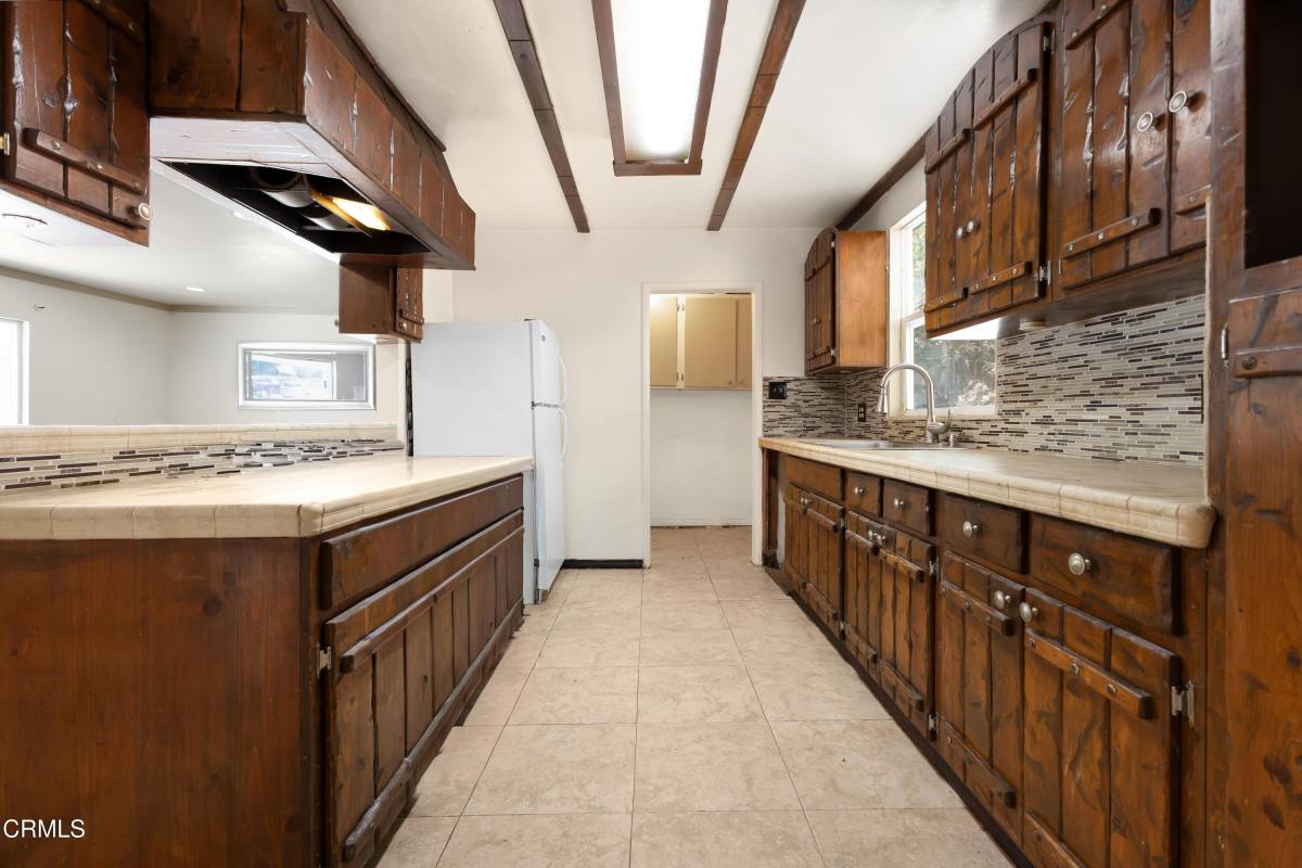 Apartment for rent at 3412 Barham Blvd, Los Angeles, CA 90068