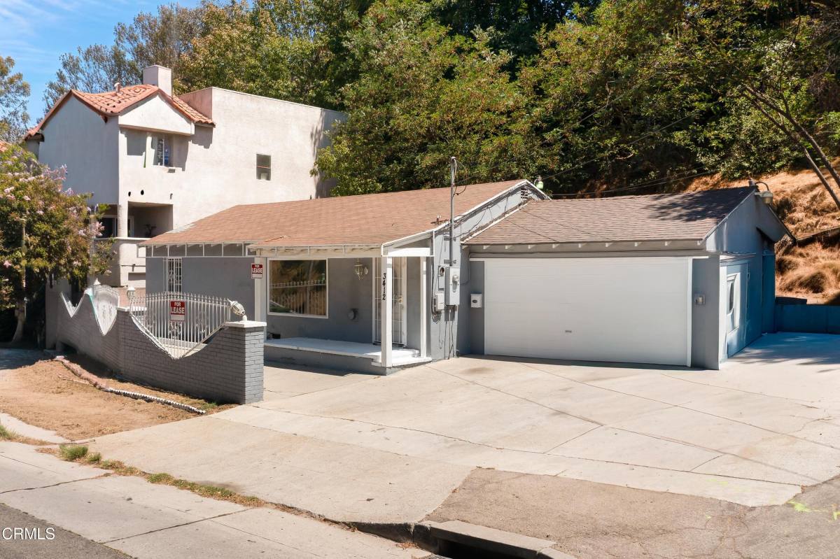 Apartment for rent at 3412 Barham Blvd, Los Angeles, CA 90068