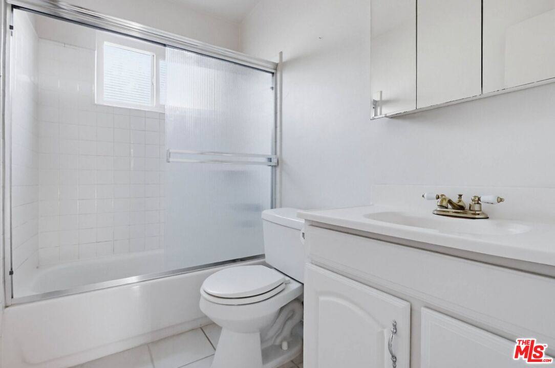 Apartment for rent at 515 N Alfred St #206, Los Angeles, CA 90048