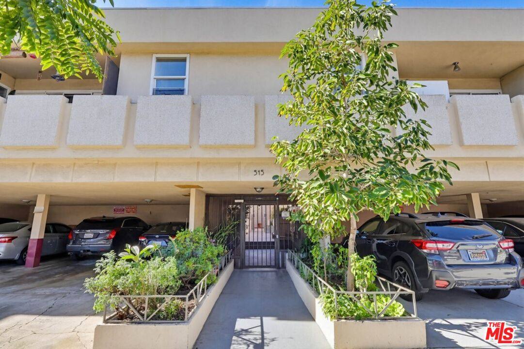 Apartment for rent at 515 N Alfred St #206, Los Angeles, CA 90048