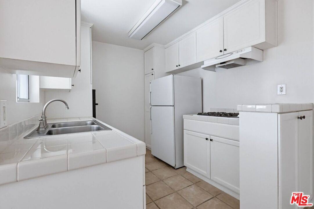Apartment for rent at 515 N Alfred St #206, Los Angeles, CA 90048