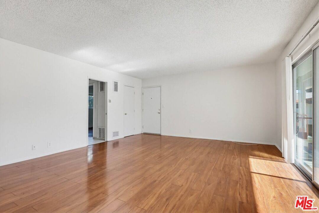 Apartment for rent at 515 N Alfred St #206, Los Angeles, CA 90048
