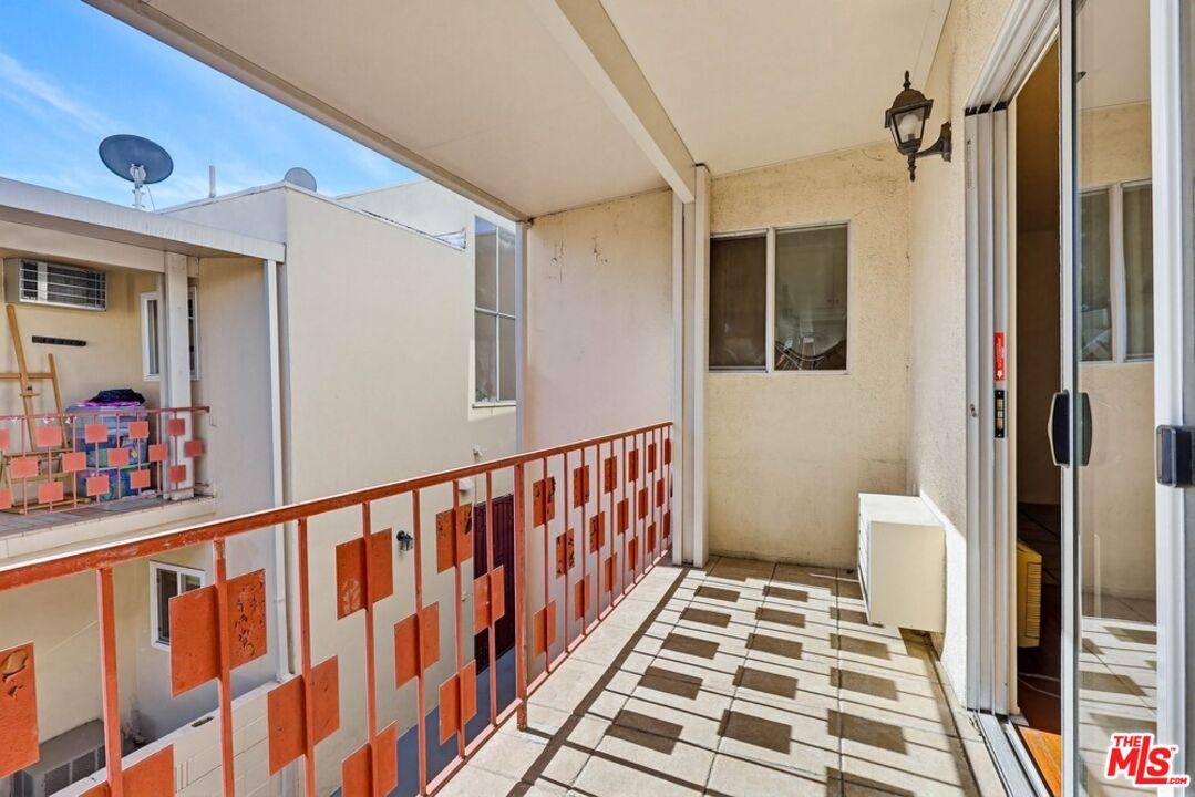Apartment for rent at 515 N Alfred St #206, Los Angeles, CA 90048