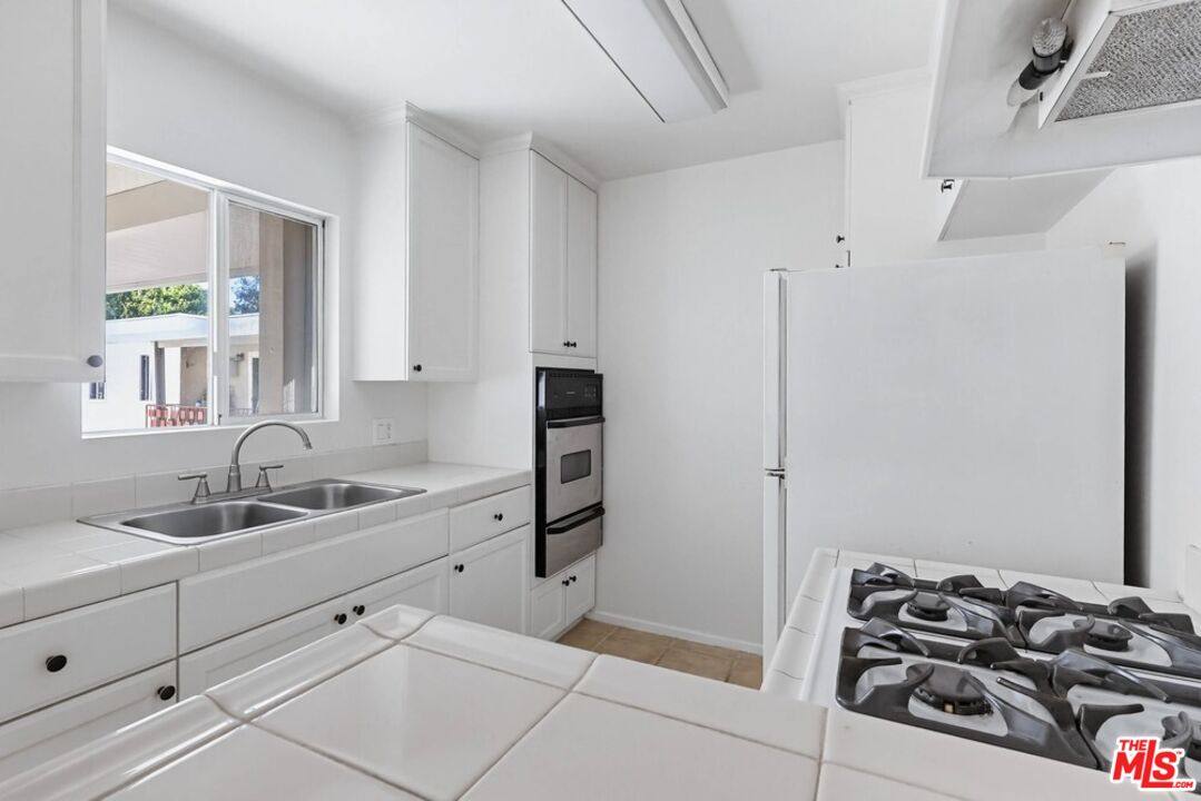 Apartment for rent at 515 N Alfred St #206, Los Angeles, CA 90048